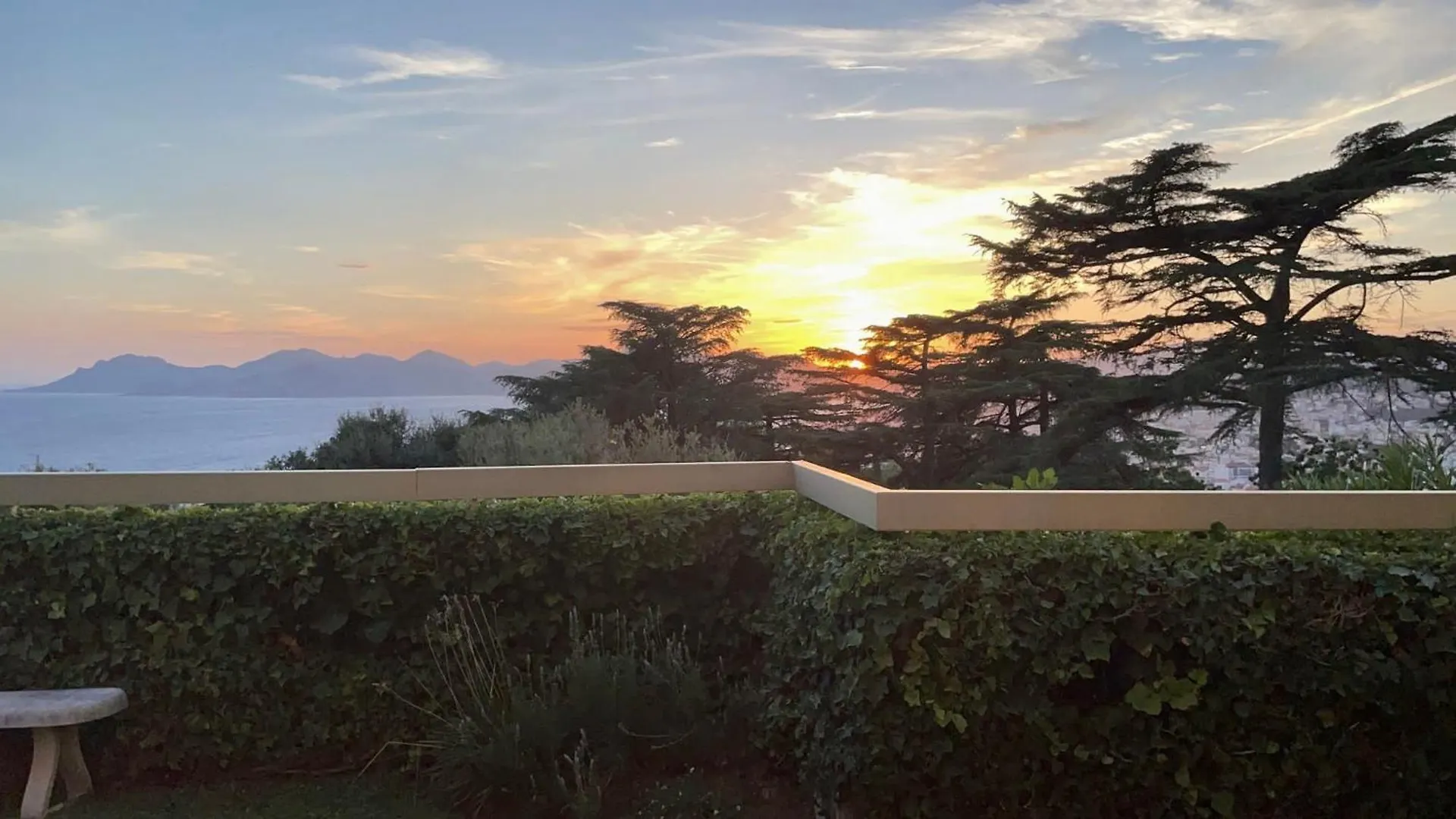 Appartement - Villa Le Saint Georges Avec Superbe Jardin Et Vue Mer Panoramique Cannes Apartment